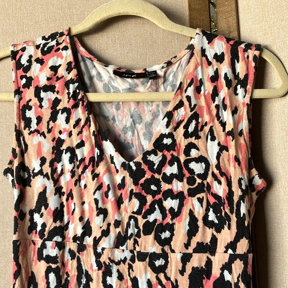 FINAL MARKDOWN Apt. 9 Petite dress with Floral Design petite med - Picture 5 of 11